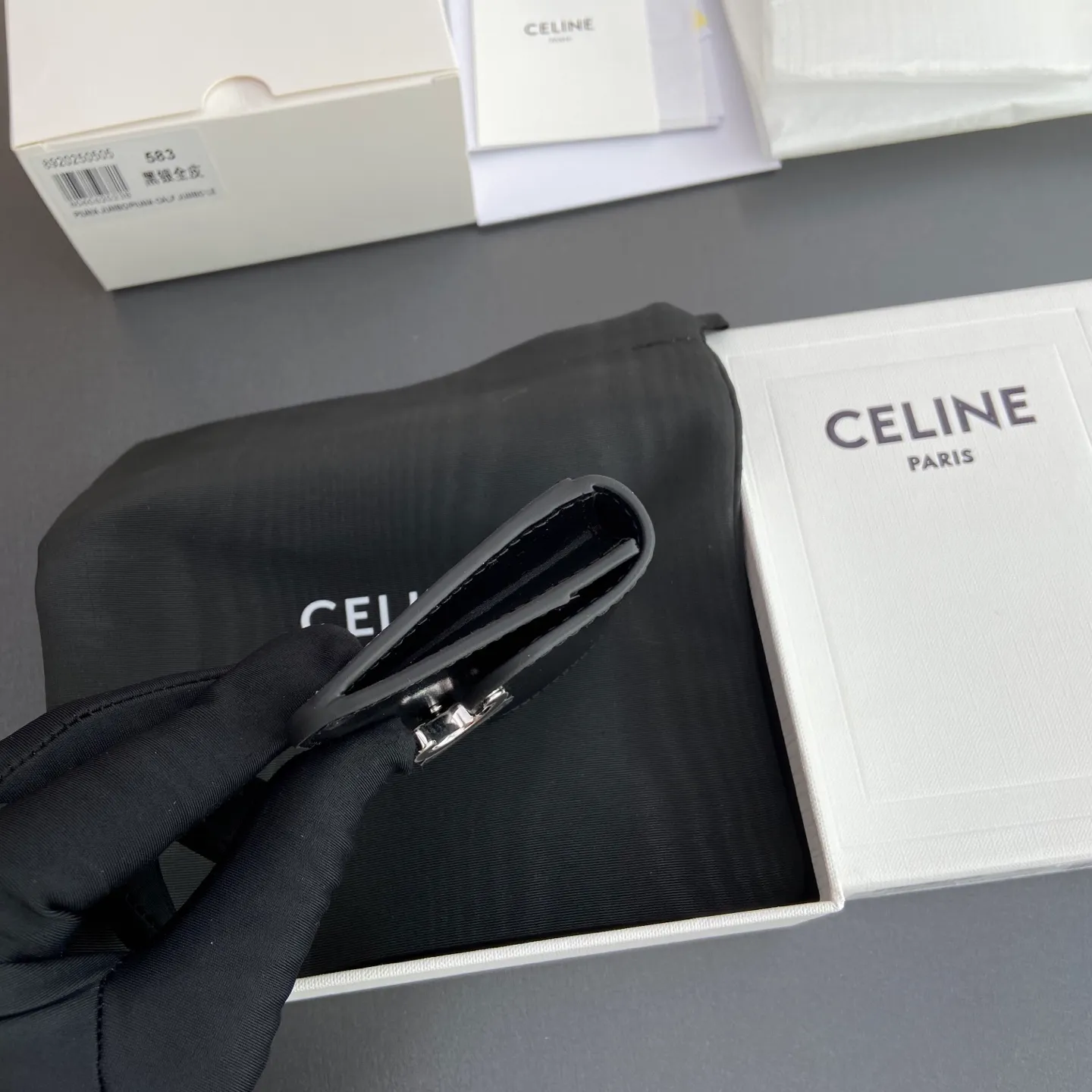 [Extra-grade pure steel hardware original leather] ¥560 TRIOMPHE glossy cow leather flip card holder/snap button closure 1 main compartment 2 inner card slots 1 inner flat pocket 1 outer flat pocket Number: 10I582CPJ.04LU 583 Black Silver Size: w10×h7.5×d2cm
