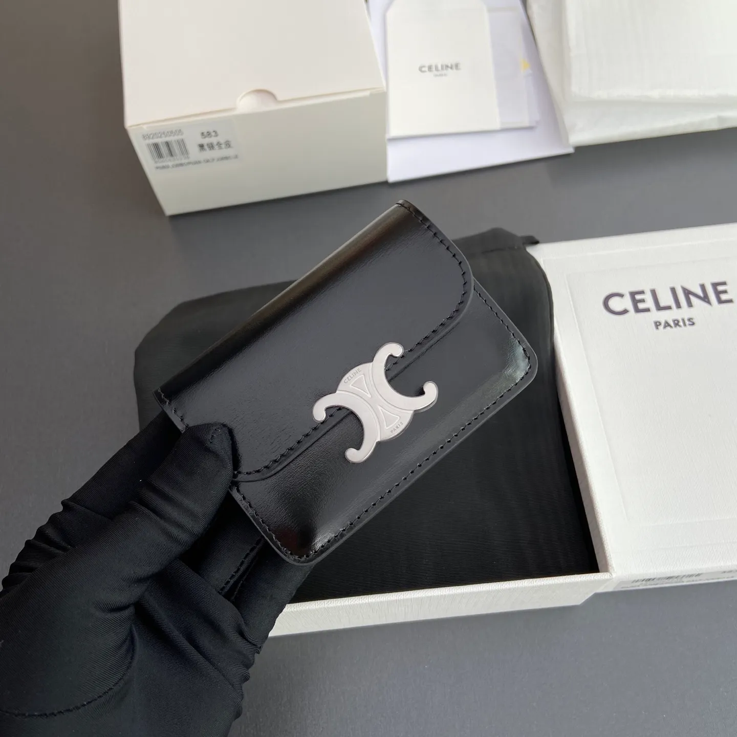 [Extra-grade pure steel hardware original leather] ¥560 TRIOMPHE glossy cow leather flip card holder/snap button closure 1 main compartment 2 inner card slots 1 inner flat pocket 1 outer flat pocket Number: 10I582CPJ.04LU 583 Black Silver Size: w10×h7.5×d2cm