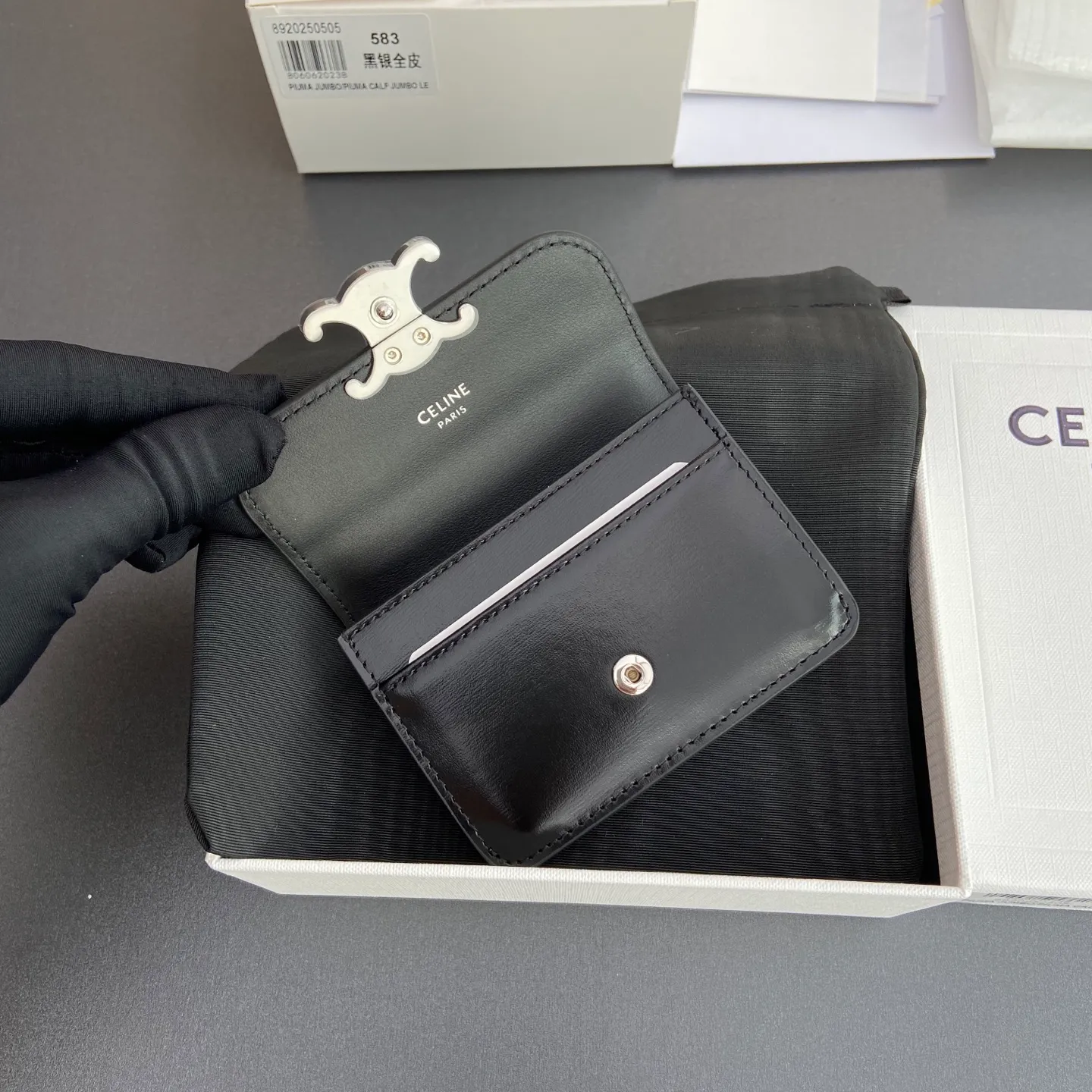 [Extra-grade pure steel hardware original leather] ¥560 TRIOMPHE glossy cow leather flip card holder/snap button closure 1 main compartment 2 inner card slots 1 inner flat pocket 1 outer flat pocket Number: 10I582CPJ.04LU 583 Black Silver Size: w10×h7.5×d2cm