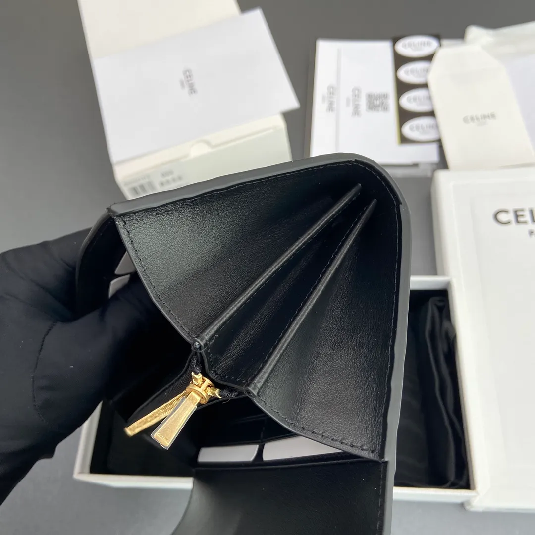[Extra-grade pure steel hardware original leather] ¥840 TRIOMPHE16 glossy cow leather wallet cow leather cow leather lining/fabric gold finish rotating lock closure 1 zipper coin pocket 12 card slots 1 banknote pocket 2 gusseted compartments No.: 10M033CQ7.04LU033 033 Black full leather Size:w10.2×h7.5×d2.5cm