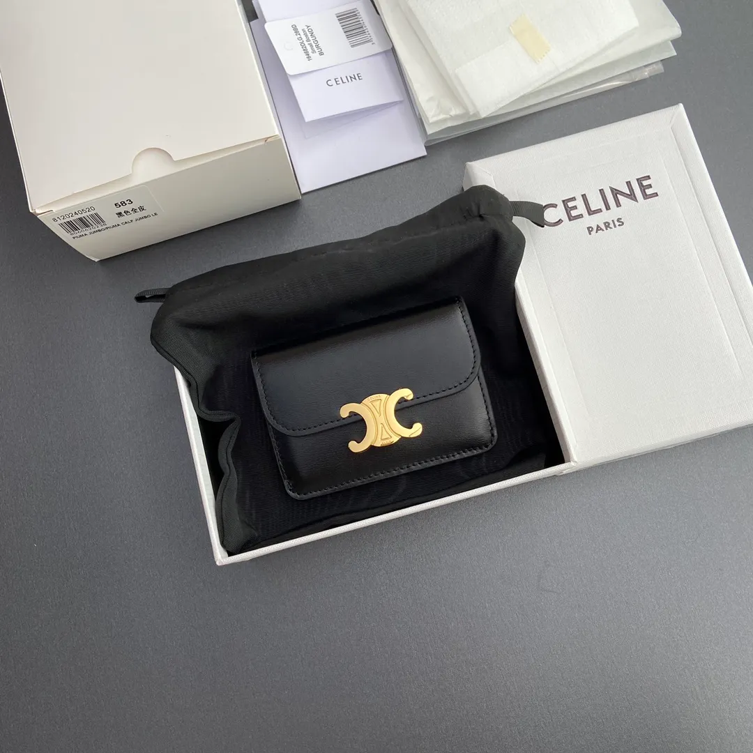 [Extra-grade pure steel hardware original leather] ¥560 TRIOMPHE glossy cow leather flip card holder/2024 Xiaosai Snap button closure 1 main compartment 2 inner card slots 1 inner flat pocket 1 outer flat pocket Number: 10I582CPJ.04LU 583 black full leather Size: w10×h7.5×d2cm