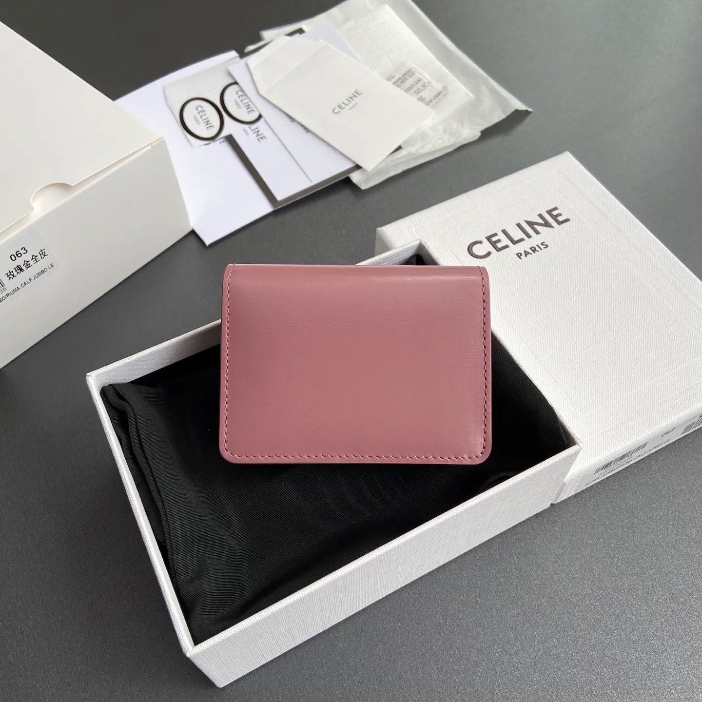 [Extra-grade pure steel hardware original leather] ¥660 TRIOMPHE glossy cow leather business card bag/new model cow leather lining: cow leather/fabric gold finish TRIOMPHE metal snap closure 2 gusseted compartments 1 flat pocket 3 card slots No.: 10N 063 FOZ.24VR 062 063 Rose gold full leather Size: w10.5×h8.5×d3cm