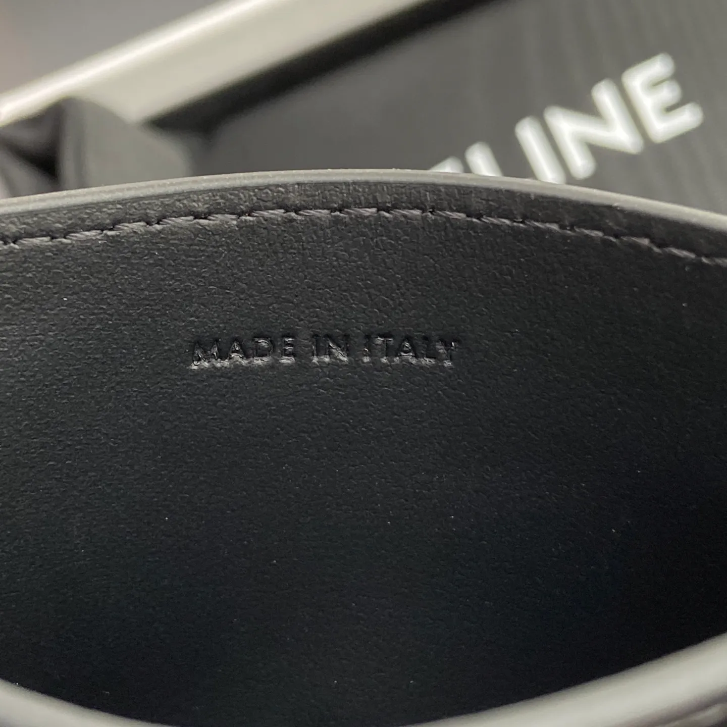 [Special grade pure steel hardware original leather] ¥480 TRIOMPHE glossy cow leather card holder/zipper lock 1 flat pocket 6 card slots No.: 10L 832 CQH.04LU833 833 Silver buckle black full leather Size: w11×8cm