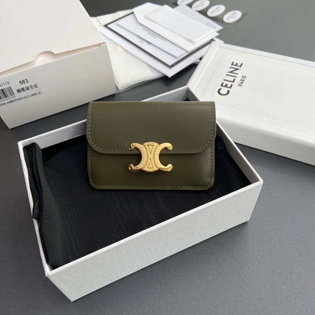 [Extra-grade pure steel hardware original leather] ¥560 TRIOMPHE glossy cow leather flip card holder/2024 Xiaosai Snap button closure 1 main compartment 2 inner card slots 1 inner flat pocket 1 outer flat pocket Number: 10I 582 CPJ.04LU 583 Olive green full leather Size: w10×h7.5×d2cm