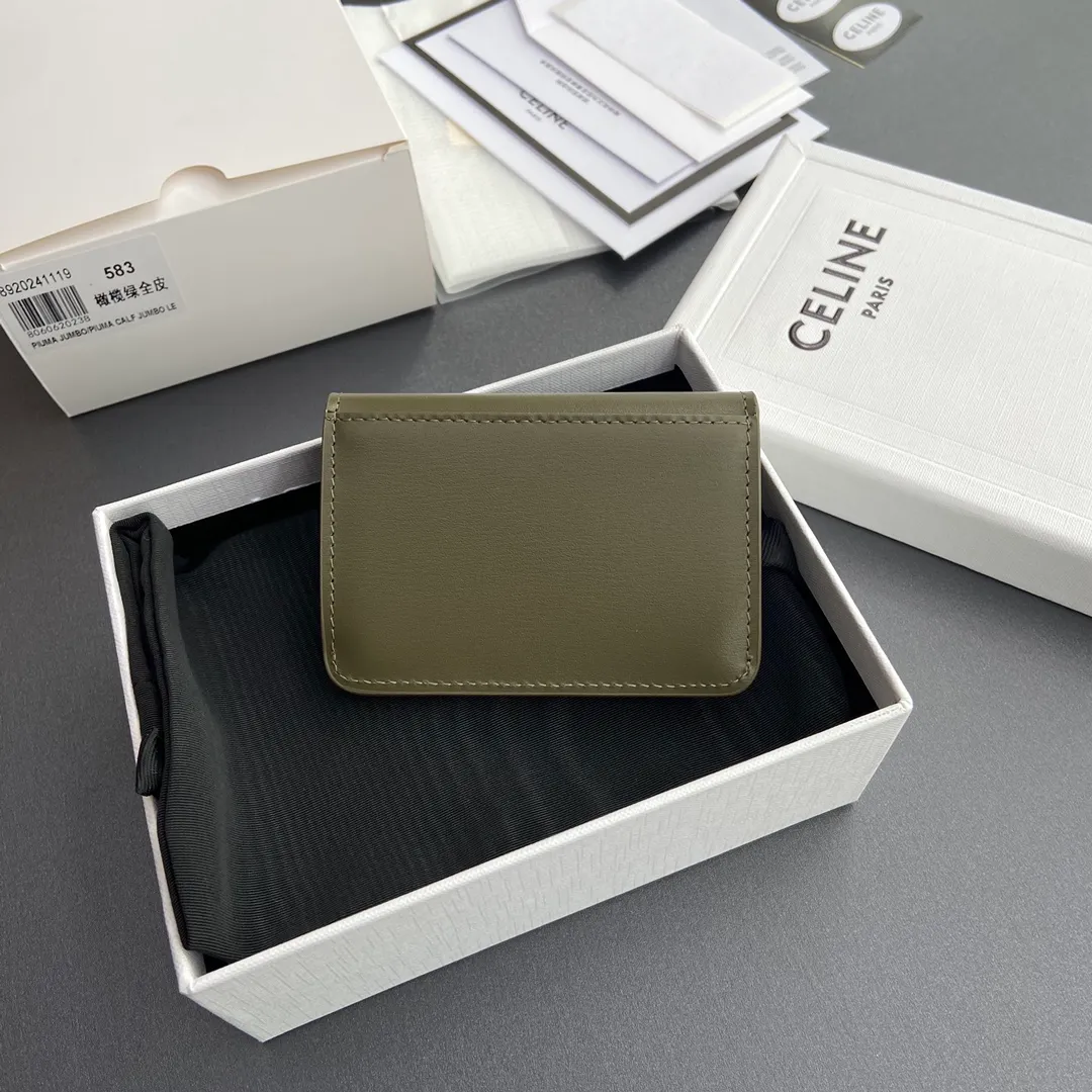 [Extra-grade pure steel hardware original leather] ¥560 TRIOMPHE glossy cow leather flip card holder/2024 Xiaosai Snap button closure 1 main compartment 2 inner card slots 1 inner flat pocket 1 outer flat pocket Number: 10I 582 CPJ.04LU 583 Olive green full leather Size: w10×h7.5×d2cm