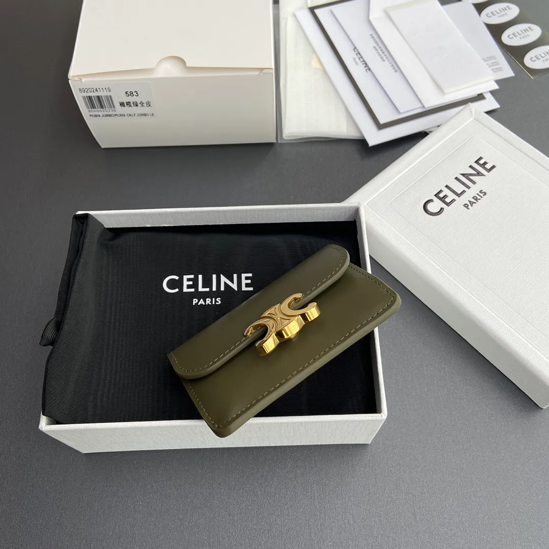 [Extra-grade pure steel hardware original leather] ¥560 TRIOMPHE glossy cow leather flip card holder/2024 Xiaosai Snap button closure 1 main compartment 2 inner card slots 1 inner flat pocket 1 outer flat pocket Number: 10I 582 CPJ.04LU 583 Olive green full leather Size: w10×h7.5×d2cm