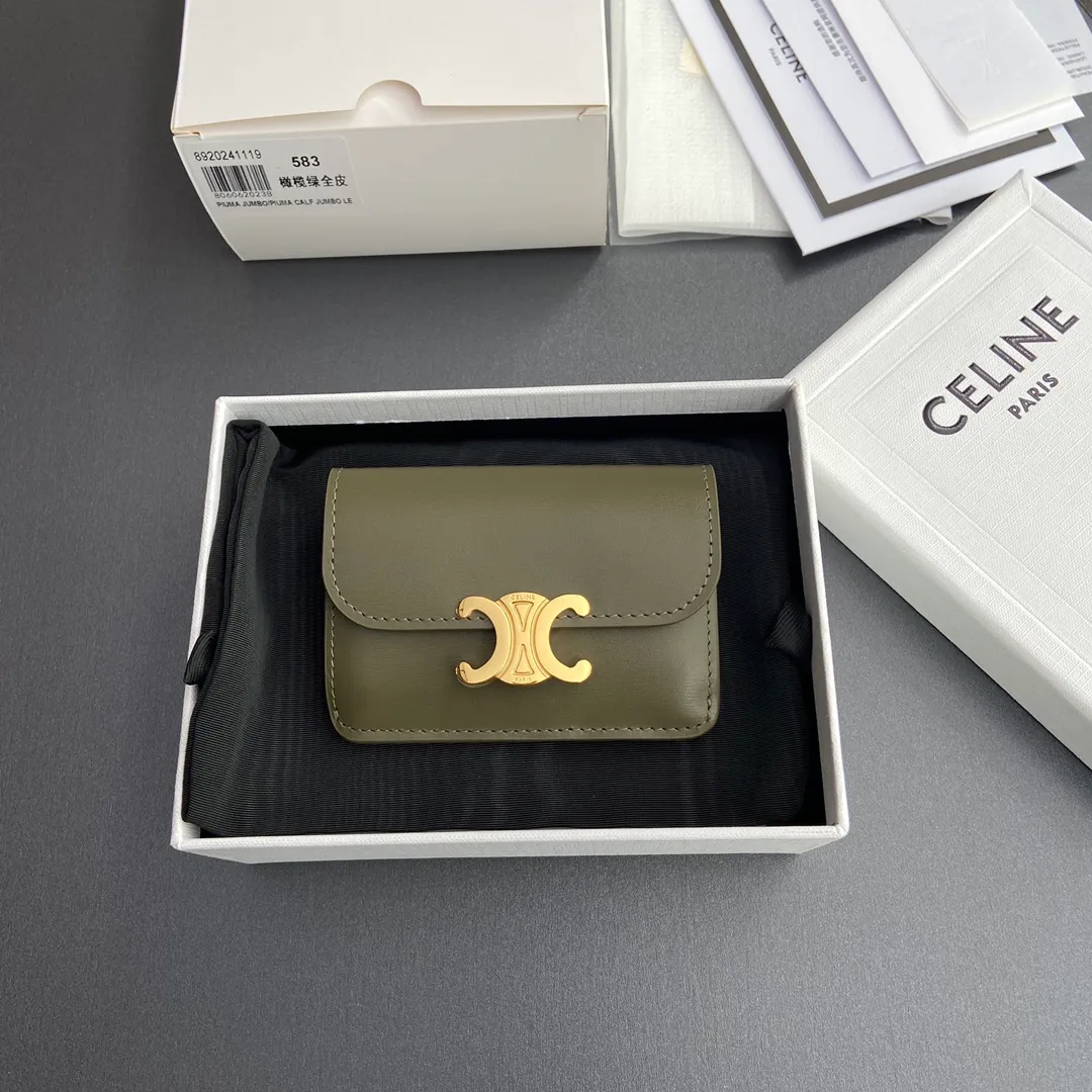 [Extra-grade pure steel hardware original leather] ¥560 TRIOMPHE glossy cow leather flip card holder/2024 Xiaosai Snap button closure 1 main compartment 2 inner card slots 1 inner flat pocket 1 outer flat pocket Number: 10I 582 CPJ.04LU 583 Olive green full leather Size: w10×h7.5×d2cm