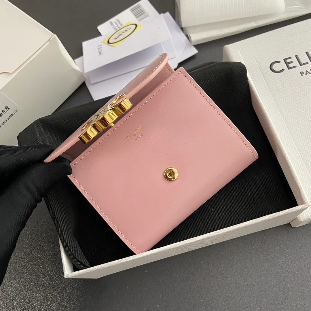 [Special grade pure steel hardware original leather] ¥700 TRIOMPHE bright cow leather wallet/2024 Xiaosai 5 card slots 1 folding coin bag with snap button 1 flat pocket 1 banknote bag No.: 10D782CQH.04LU783 783 pollen full leather Size: w10.5×9×3cm.