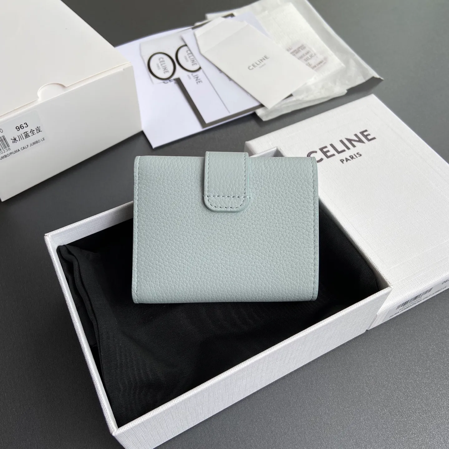 [Extra-grade pure steel hardware original leather] ¥780 VICTOIRE soft cow leather wallet/new TRIOMPHE metal texture snap buckle 4 credit card slots 1 zipper coin pocket 3 flat pockets 1 banknote pocket No.: 10M963GHH.38NO962 963 Glacier blue full leather Size: w10.5×8×2cm.