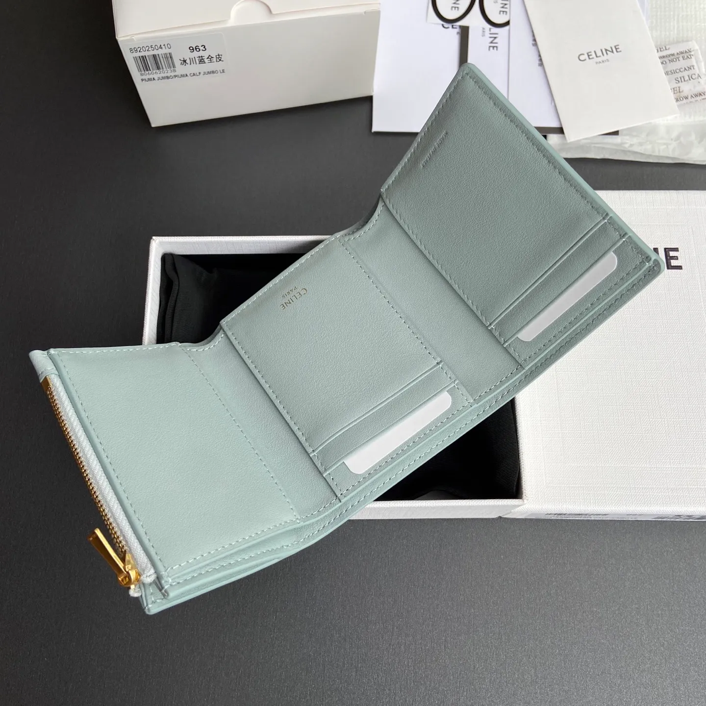 [Extra-grade pure steel hardware original leather] ¥780 VICTOIRE soft cow leather wallet/new TRIOMPHE metal texture snap buckle 4 credit card slots 1 zipper coin pocket 3 flat pockets 1 banknote pocket No.: 10M963GHH.38NO962 963 Glacier blue full leather Size: w10.5×8×2cm.
