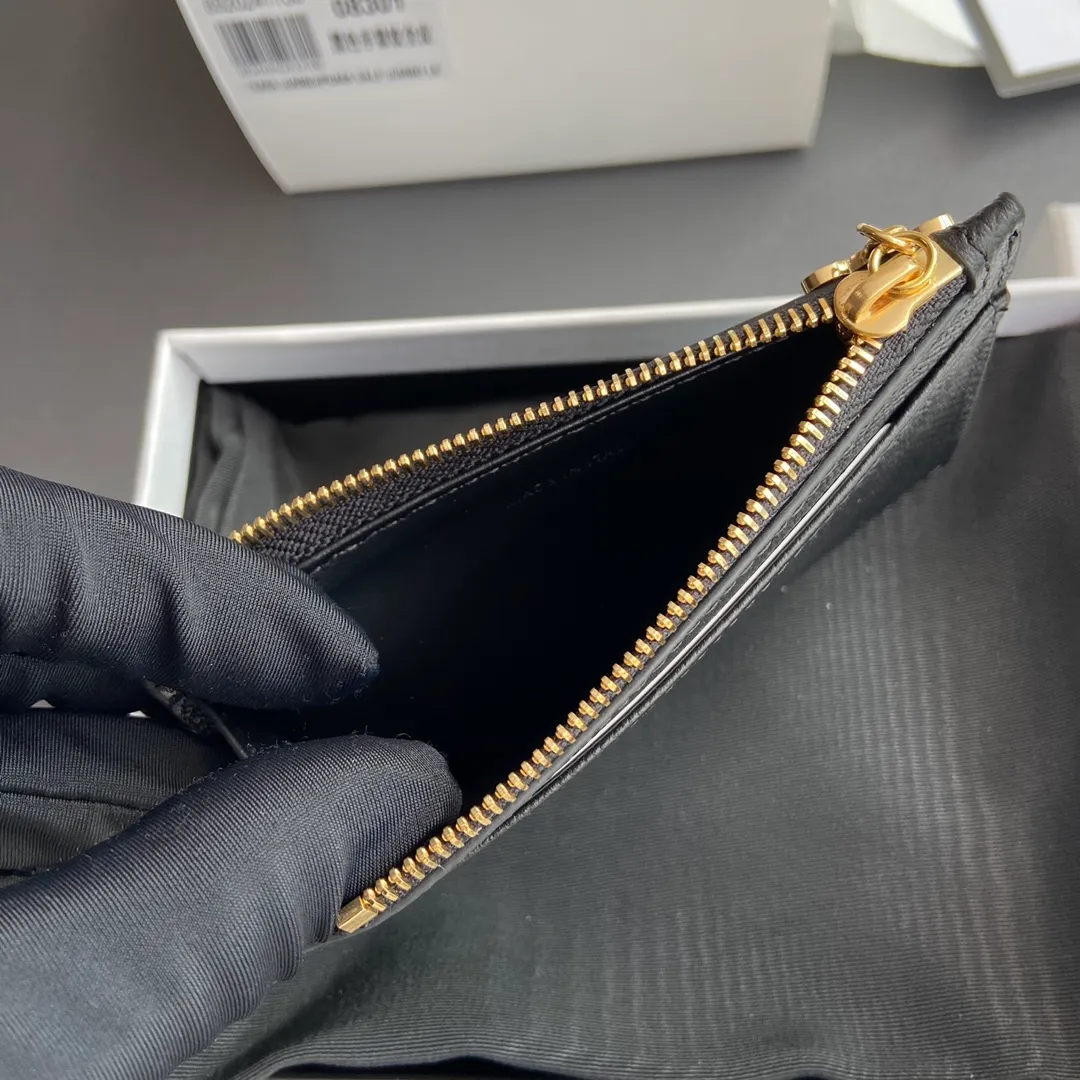 [Extra-grade pure steel hardware original leather] ¥500 Palm print cow leather zipper card holder/2024 Xiaosai cow leather Cow leather lining Gold finish TRIOMPHE functional pendant 1 zipper compartment 3 credit card slots 1 outer flat pocket Number: 10M083FRJ.38NO 083 08301 Black palm print full leather Size: w11×7.5cm