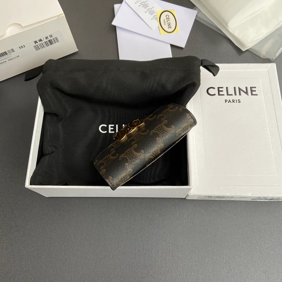 [Extra-grade pure steel hardware original leather] ¥530 TRIOMPHE logo printed flip card holder Snap button closure 1 main compartment 2 inner card slots 1 inner flat pocket 1 outer flat pocket Number: 10I582CPJ.04LU 582 Yellow Brown/Presbyopia Size: w10×h7.5×d2cm