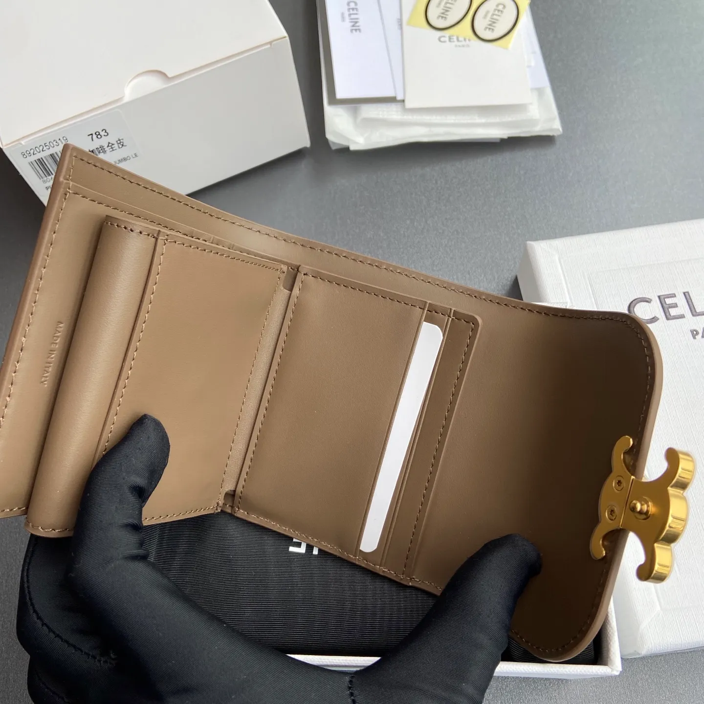 [Special grade pure steel hardware original leather] ¥700 TRIOMPHE glossy cow leather wallet / 5 card slots 1 folding coin bag with snap buckle 1 flat pocket 1 banknote bag No.: 10D782CQH.04LU782 783 Brown full leather Size: w10.5×9×3cm.