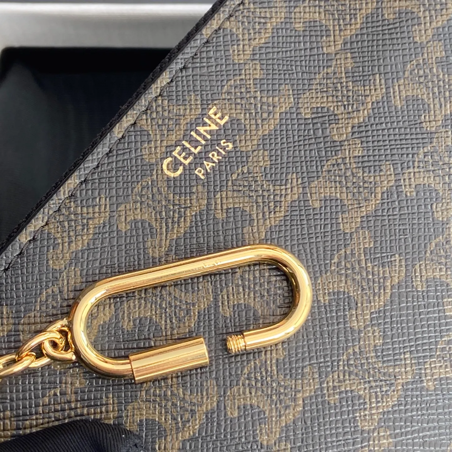 [Special grade imported original leather] ¥460 TRIOMPHE logo print with hook buckle coin card holder Lining: fabric Gold metal parts Zipper lock 1 screw keychain Number: 10C 662 BTA.38NO663 66201 Presbyopia Size: w13×h9.5cm