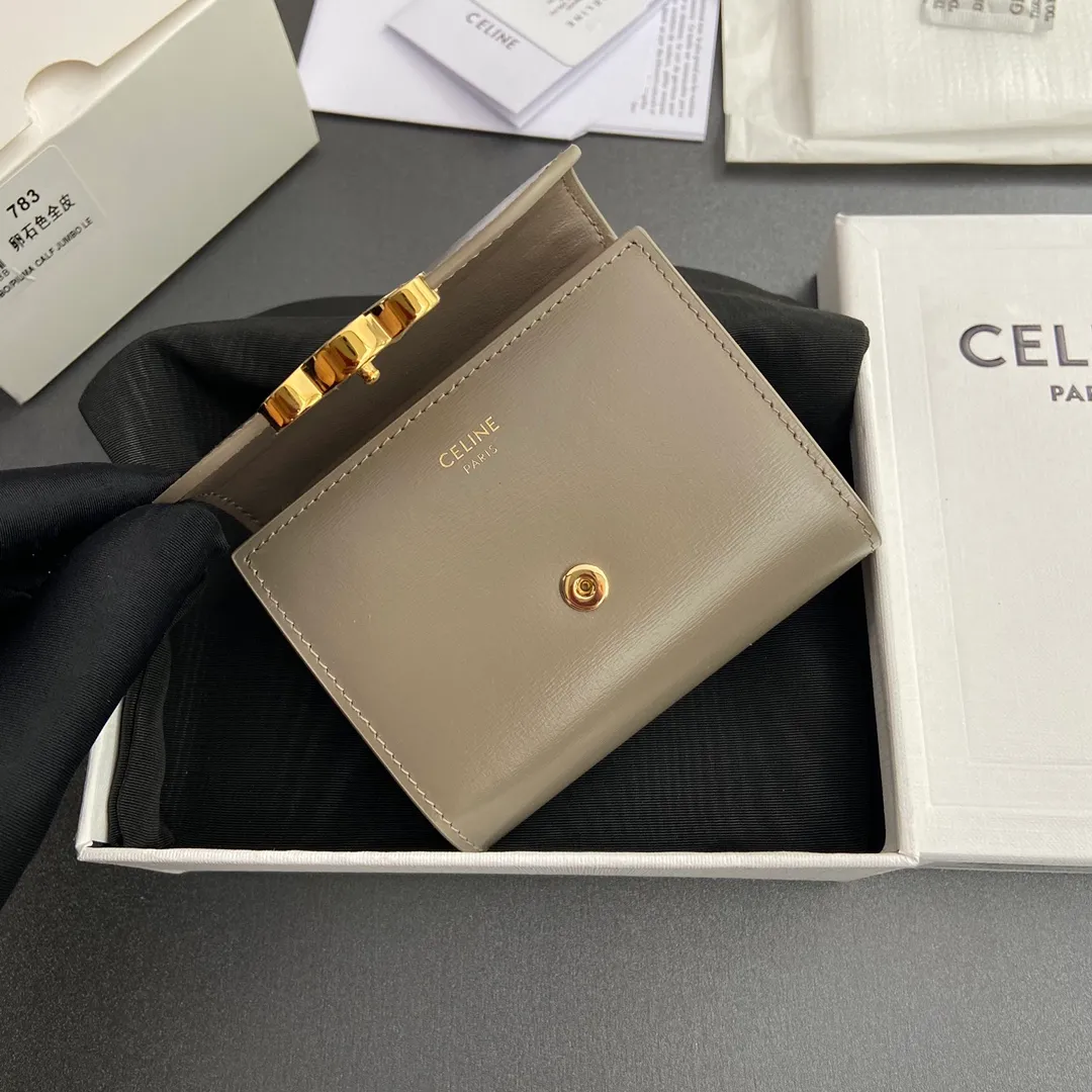 [Special grade pure steel hardware original leather] ¥700 TRIOMPHE bright cow leather wallet/2024 Xiaosai 5 card slots 1 folding coin bag with snap button 1 flat pocket 1 banknote bag No.: 10D782CQH.04LU783 783 pebble full leather Size: w10.5×9×3cm.
