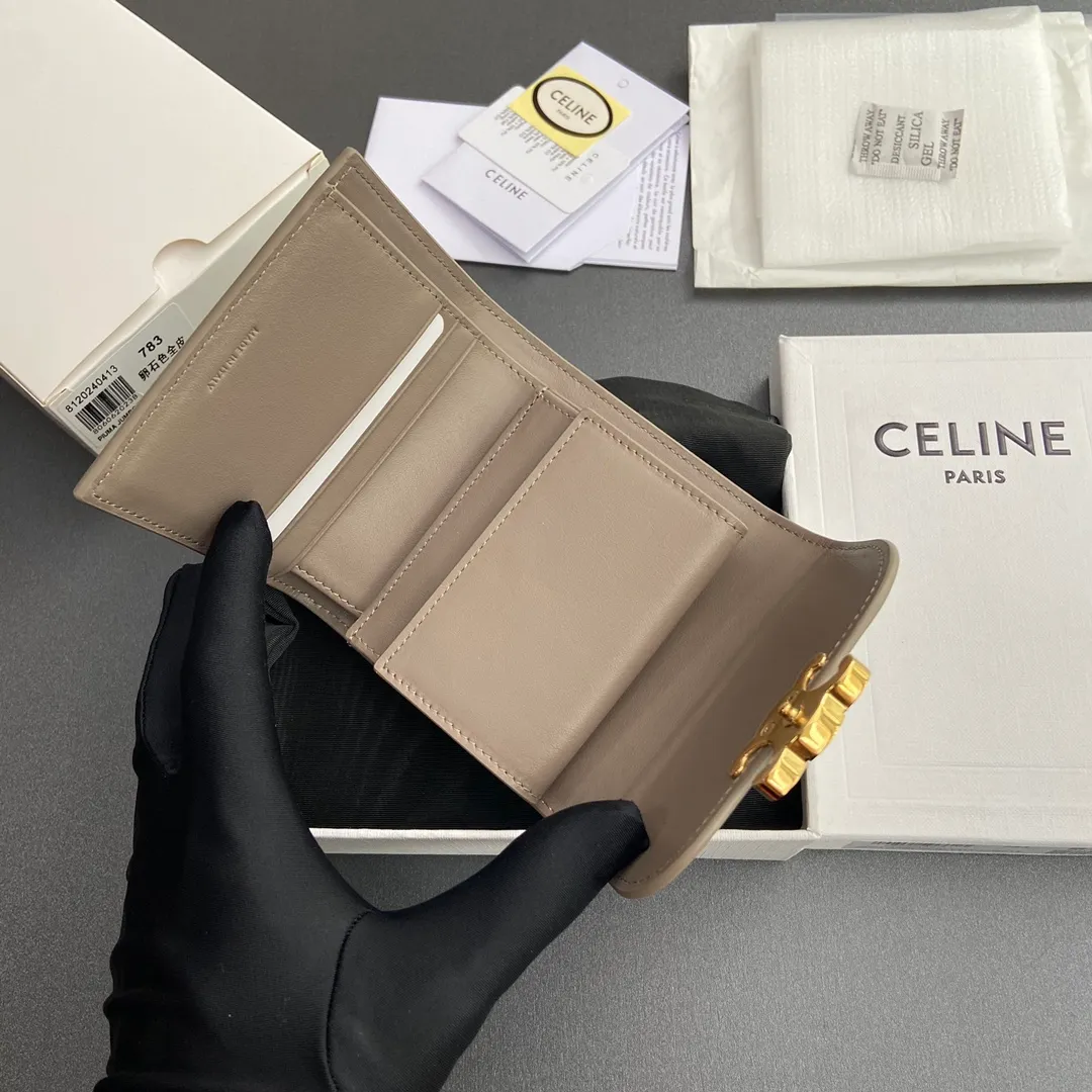 [Special grade pure steel hardware original leather] ¥700 TRIOMPHE bright cow leather wallet/2024 Xiaosai 5 card slots 1 folding coin bag with snap button 1 flat pocket 1 banknote bag No.: 10D782CQH.04LU783 783 pebble full leather Size: w10.5×9×3cm.
