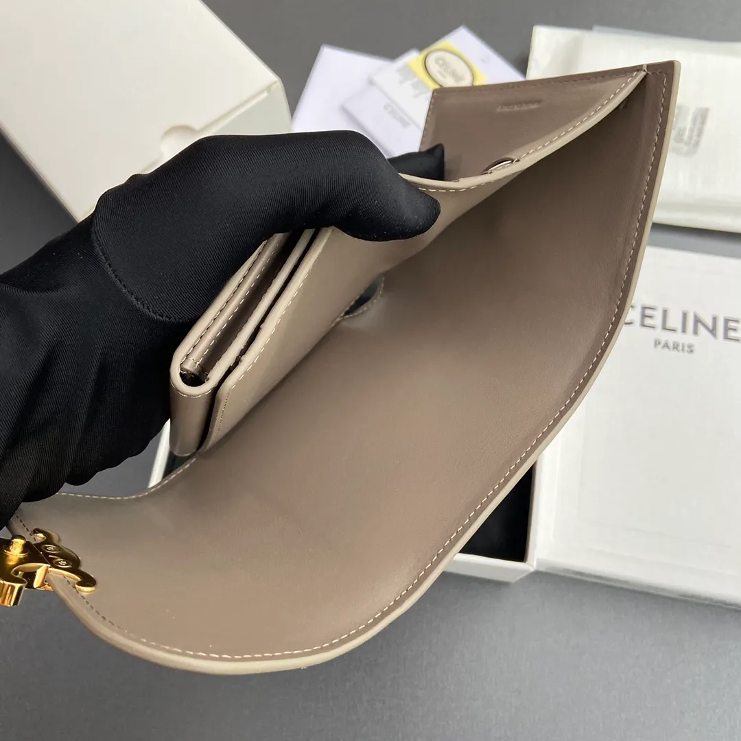 [Special grade pure steel hardware original leather] ¥700 TRIOMPHE bright cow leather wallet/2024 Xiaosai 5 card slots 1 folding coin bag with snap button 1 flat pocket 1 banknote bag No.: 10D782CQH.04LU783 783 pebble full leather Size: w10.5×9×3cm.