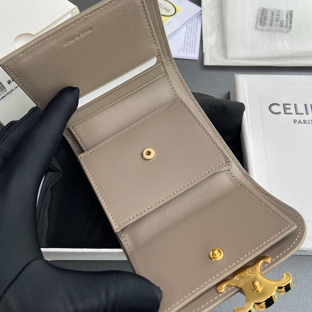 [Special grade pure steel hardware original leather] ¥700 TRIOMPHE bright cow leather wallet/2024 Xiaosai 5 card slots 1 folding coin bag with snap button 1 flat pocket 1 banknote bag No.: 10D782CQH.04LU783 783 pebble full leather Size: w10.5×9×3cm.