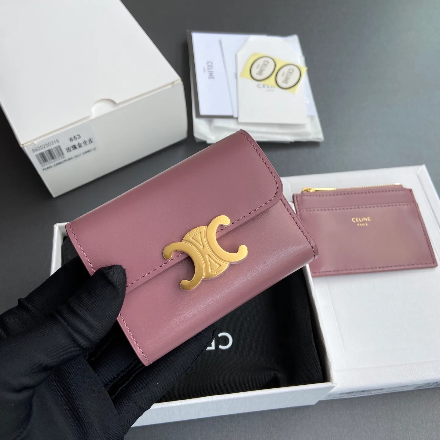 [Extra-grade pure steel hardware original leather] ¥680 TRIOMPHE glossy leather short wallet/4 card slots 2 patch pockets 1 cash compartment 1 detachable zipper card holder with snaps No.: 10l653DS3.04LU652 653 Rose gold full leather Size: w9.5×h7.5×3cm