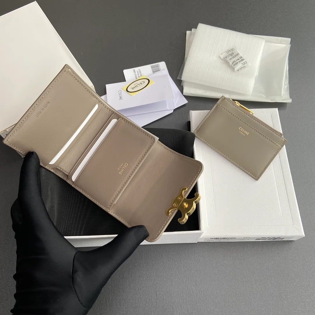 [Extra-grade pure steel hardware original leather] ¥680 TRIOMPHE glossy leather short wallet/2024 Xiaosai 4 card slots 2 patch pockets 1 cash compartment 1 detachable zipper card holder with snaps No.: 10l653DS3.04LU652 653 pebble full leather Size: w9.5×h7.5×3cm