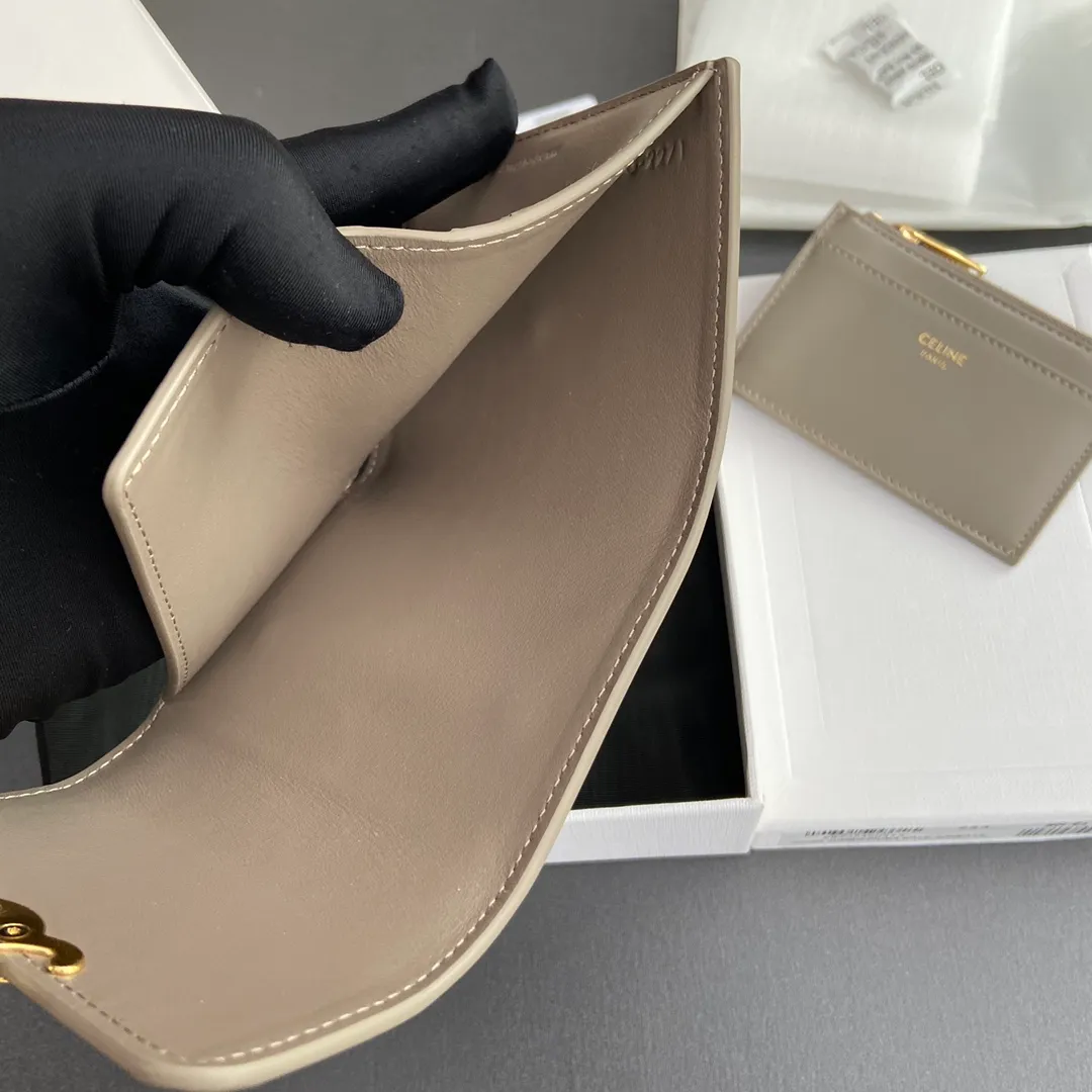 [Extra-grade pure steel hardware original leather] ¥680 TRIOMPHE glossy leather short wallet/2024 Xiaosai 4 card slots 2 patch pockets 1 cash compartment 1 detachable zipper card holder with snaps No.: 10l653DS3.04LU652 653 pebble full leather Size: w9.5×h7.5×3cm