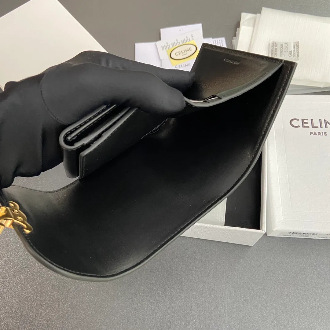 [Extra-grade pure steel hardware original leather] ¥700 TRIOMPHE glossy cow leather wallet/2024 Xiaosai 5 card slots 1 folding coin bag with snap buckle 1 flat pocket 1 banknote bag No.: 10D782CQH.04LU783 783 black full leather Size: w10.5×9×3cm.
