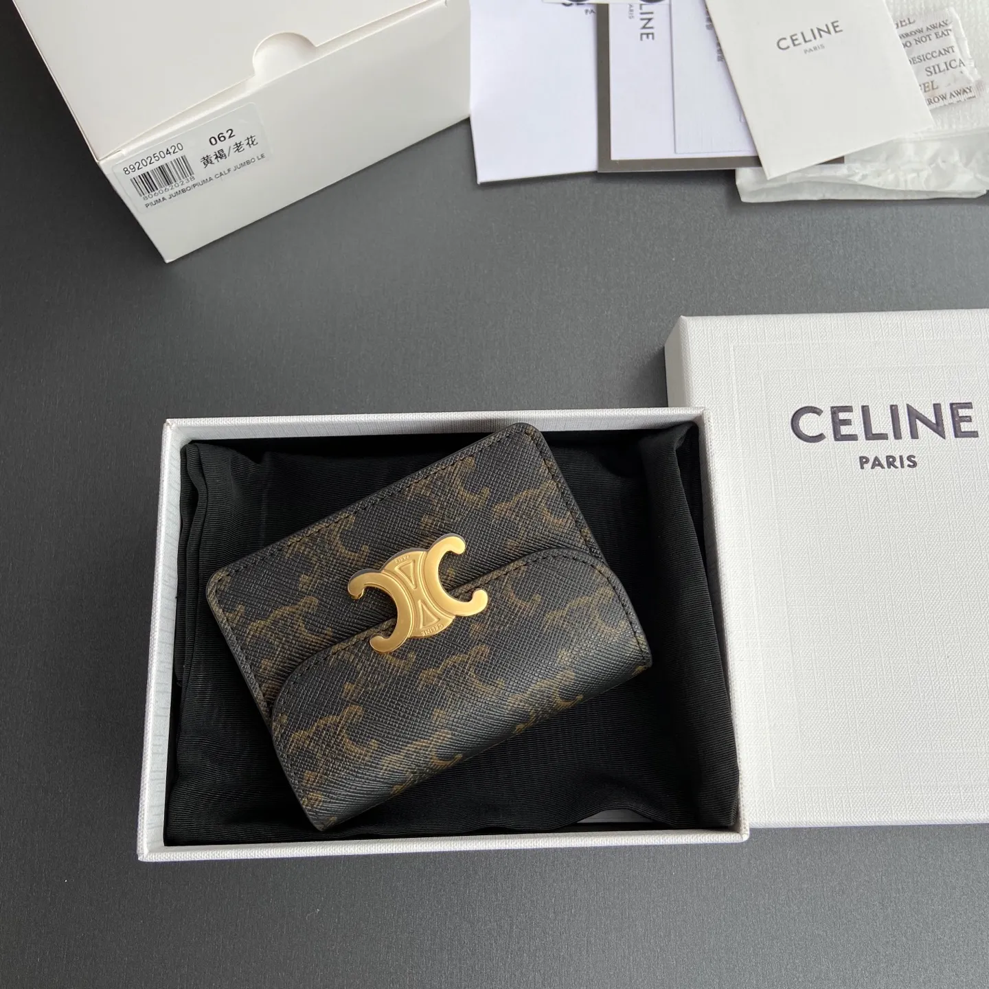 [Special grade pure steel hardware original leather] TRIOMPHE glossy cow leather business card bag/new model No.: 10N 063 FOZ.24VR 062 063 Size: w10.5×h8.5×d3cm Combination picture