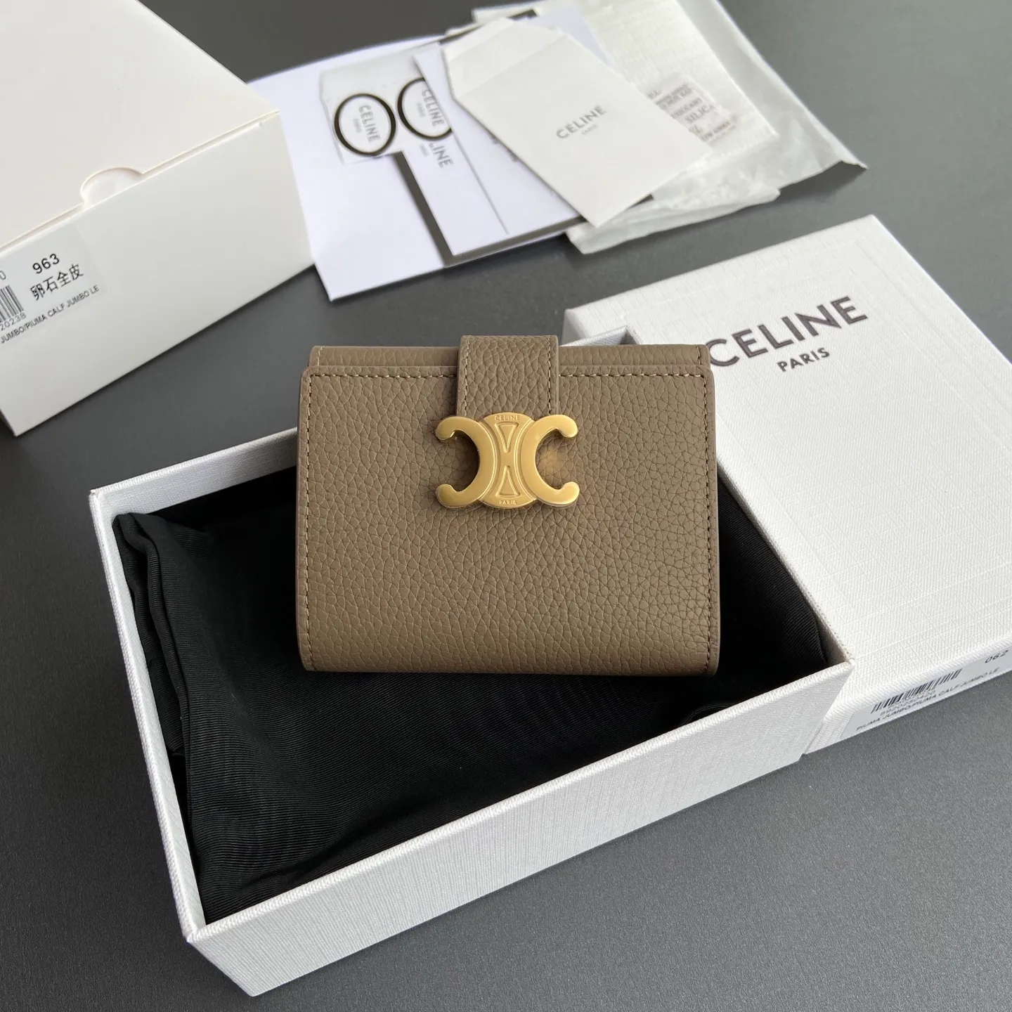 [Special grade pure steel hardware original leather] ¥780 VICTOIRE soft cow leather wallet/new TRIOMPHE metal texture snap buckle 4 credit card slots 1 zipper coin pocket 3 flat pockets 1 banknote pocket No.: 10M963GHH.38NO962 963 Pebble full leather Size: w10.5×8×2cm.
