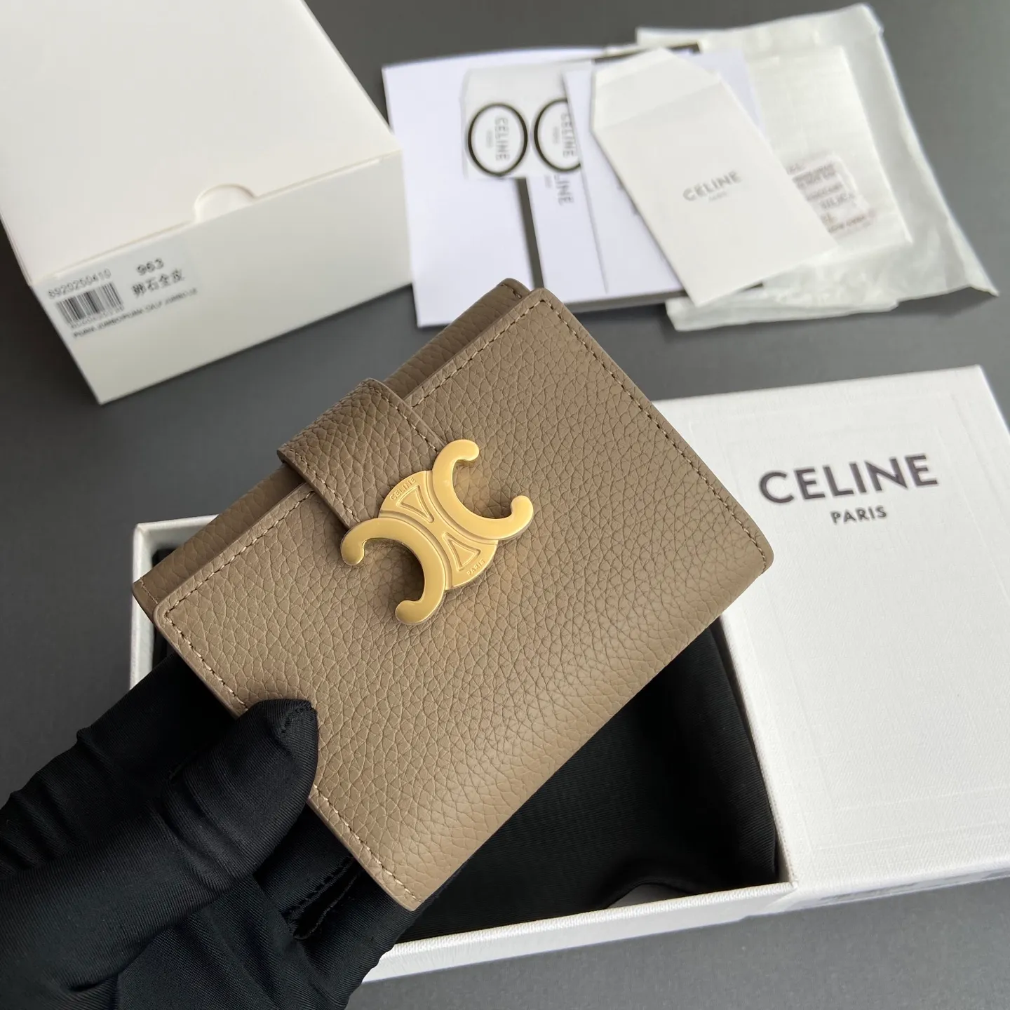 [Special grade pure steel hardware original leather] ¥780 VICTOIRE soft cow leather wallet/new TRIOMPHE metal texture snap buckle 4 credit card slots 1 zipper coin pocket 3 flat pockets 1 banknote pocket No.: 10M963GHH.38NO962 963 Pebble full leather Size: w10.5×8×2cm.
