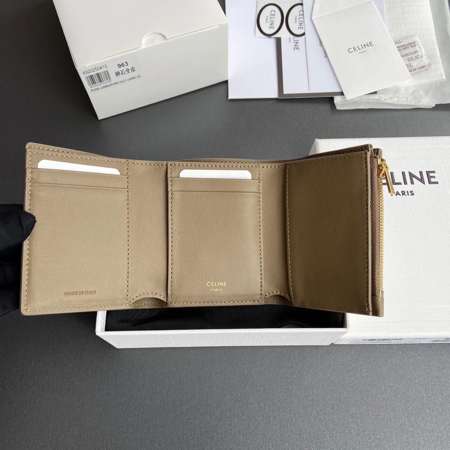 [Special grade pure steel hardware original leather] ¥780 VICTOIRE soft cow leather wallet/new TRIOMPHE metal texture snap buckle 4 credit card slots 1 zipper coin pocket 3 flat pockets 1 banknote pocket No.: 10M963GHH.38NO962 963 Pebble full leather Size: w10.5×8×2cm.