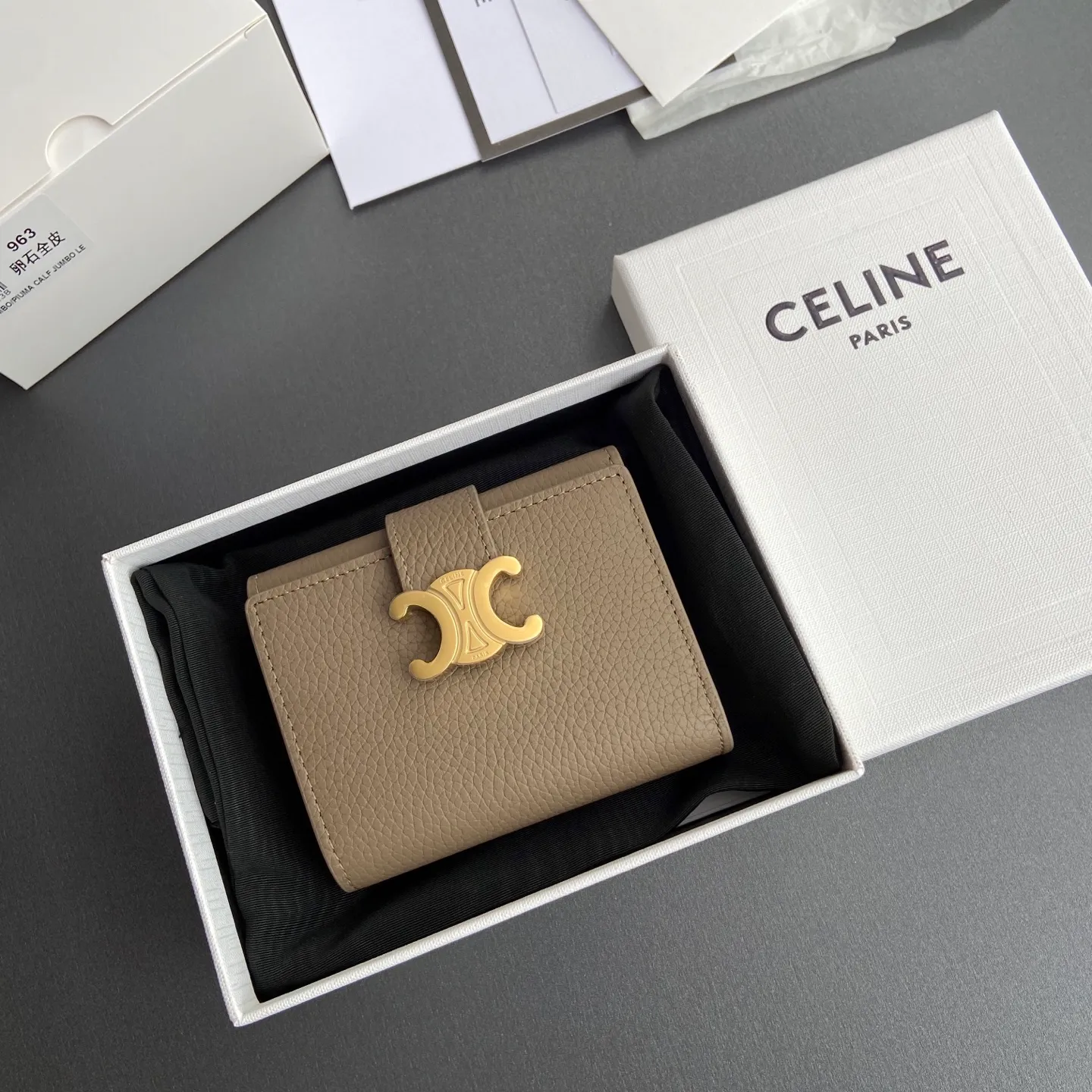 [Special grade pure steel hardware original leather] ¥780 VICTOIRE soft cow leather wallet/new TRIOMPHE metal texture snap buckle 4 credit card slots 1 zipper coin pocket 3 flat pockets 1 banknote pocket No.: 10M963GHH.38NO962 963 Pebble full leather Size: w10.5×8×2cm.