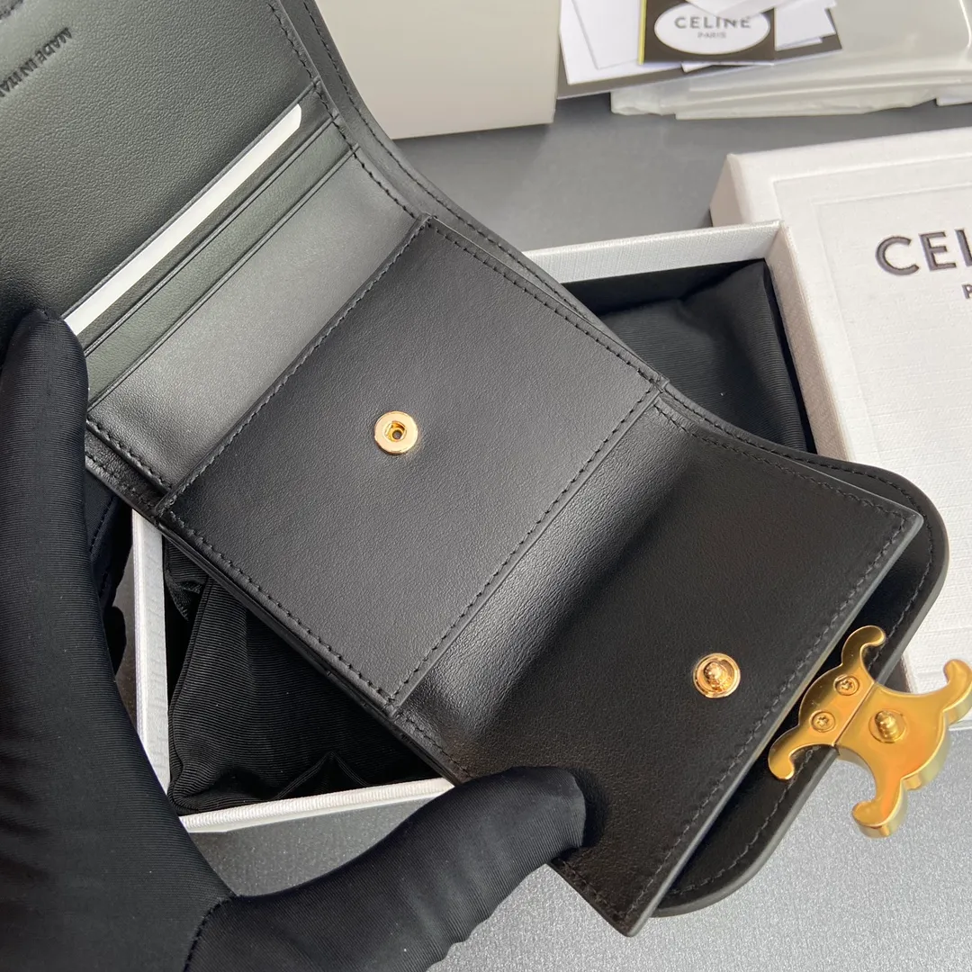 [Special grade pure steel hardware original leather] ¥720 TRIOMPHE patent leather shiny cow leather wallet/2024 Xiaosai 5 card slots 1 folding coin bag with snap button 1 flat pocket 1 banknote bag No.: 10D782CQH.04LU783 78301 Black patent leather Dimensions: w10.5×9×3cm.
