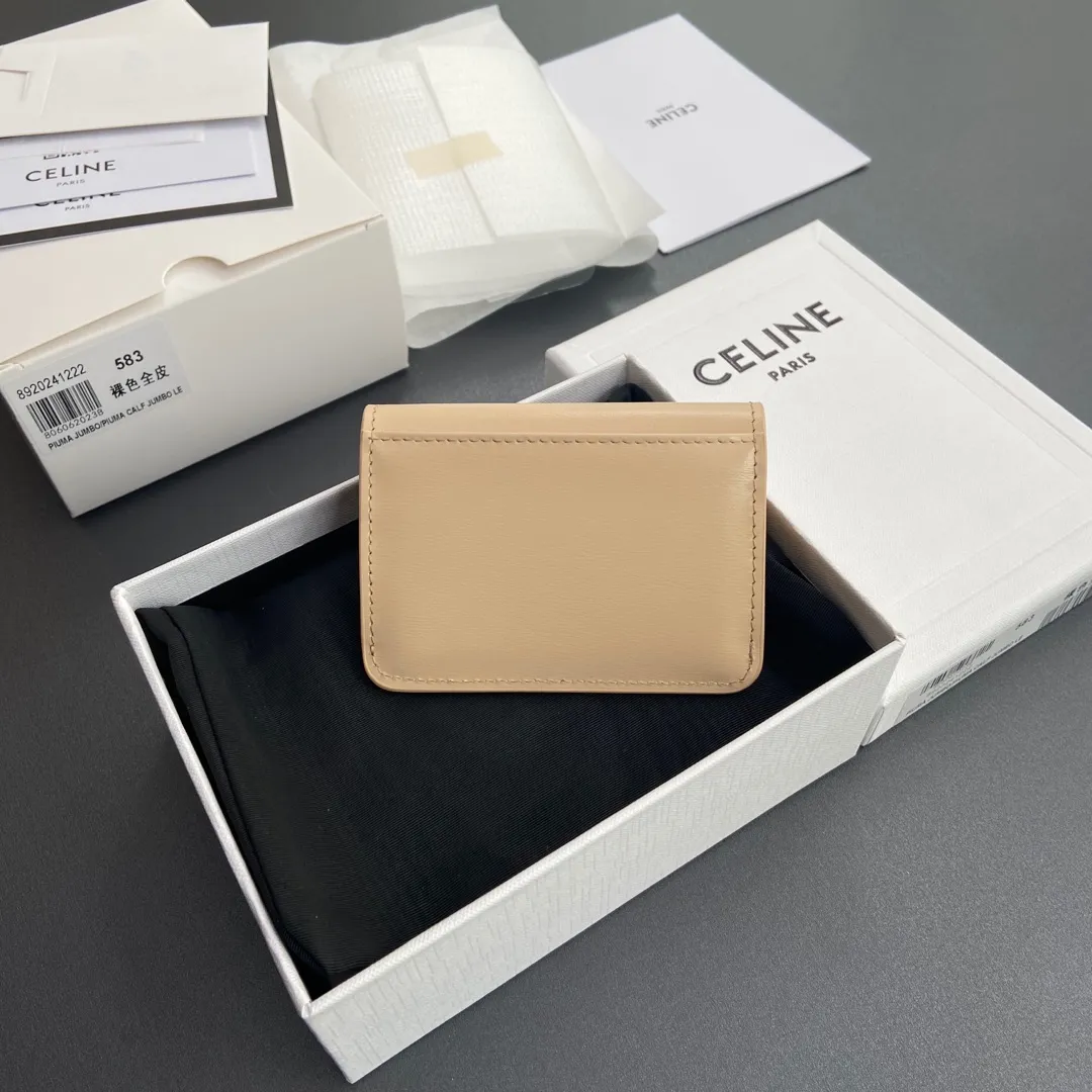 [Special grade pure steel hardware original leather] ¥560 TRIOMPHE glossy cow leather flip card holder / snap button closure 1 main compartment 2 inner card slots 1 inner flat pocket 1 outer flat pocket Number: 10I582CPJ.04LU 583 Nude color full leather Size: w10×h7.5×d2cm