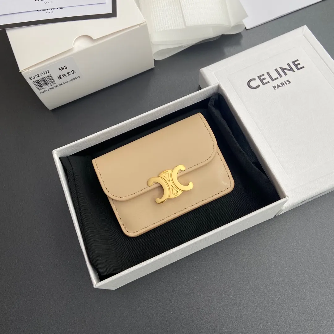 [Special grade pure steel hardware original leather] ¥560 TRIOMPHE glossy cow leather flip card holder / snap button closure 1 main compartment 2 inner card slots 1 inner flat pocket 1 outer flat pocket Number: 10I582CPJ.04LU 583 Nude color full leather Size: w10×h7.5×d2cm
