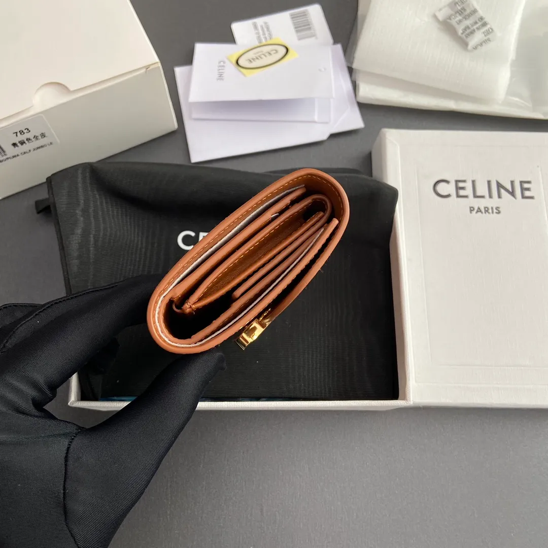 [Extra-grade pure steel hardware original leather] ¥700 TRIOMPHE glossy cow leather wallet/2024 Xiaosai 5 card slots 1 folding coin bag with snap buckle 1 flat pocket 1 banknote bag No.: 10D782CQH.04LU783 783 bronze full leather Size: w10.5×9×3cm.