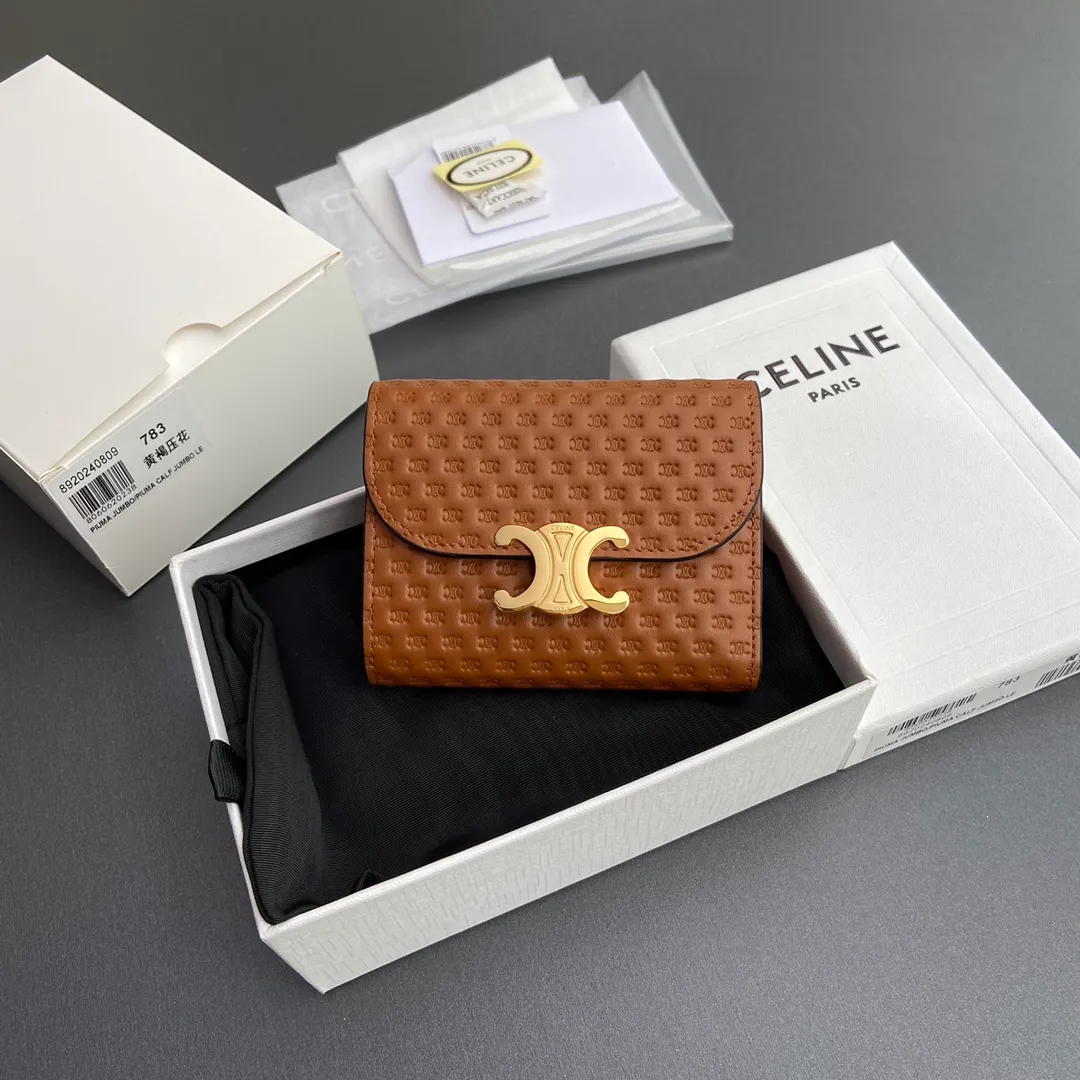 [Extra-grade pure steel hardware original leather] ¥720 TRIOMPHE glossy sheep leather embossed wallet/2024 Xiaosai 5 card slots 1 folding coin bag with snap button 1 flat pocket 1 banknote bag No.: 10D782CQH.04LU783 783 Tan embossed full leather (sheepskin) Size: w10.5×9×3cm.