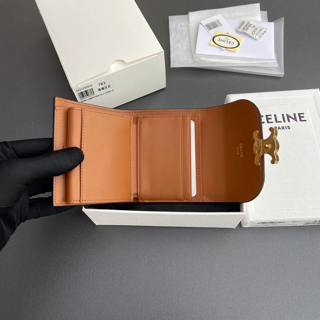 [Extra-grade pure steel hardware original leather] ¥720 TRIOMPHE glossy sheep leather embossed wallet/2024 Xiaosai 5 card slots 1 folding coin bag with snap button 1 flat pocket 1 banknote bag No.: 10D782CQH.04LU783 783 Tan embossed full leather (sheepskin) Size: w10.5×9×3cm.