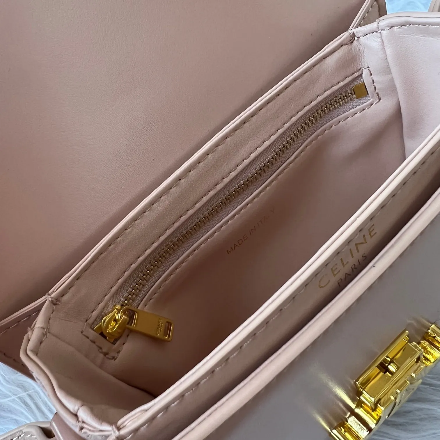 All Categories Official Website "Brand Women's Bags" Women's Bags 💙 Celine 2024 New Celine Crossbody Bag