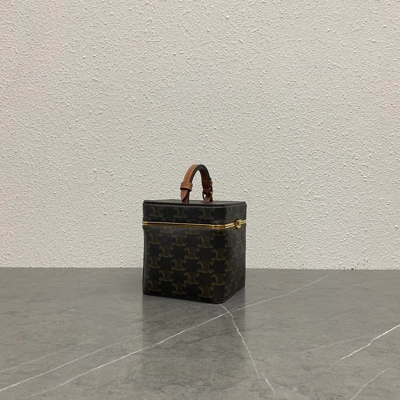 All Categories Official Website "Brand Women's Bags" Women's Bags 💙 Celine 2026 Official Website Celine New Product Launch TRIOMPHE FRAME Box Bag
