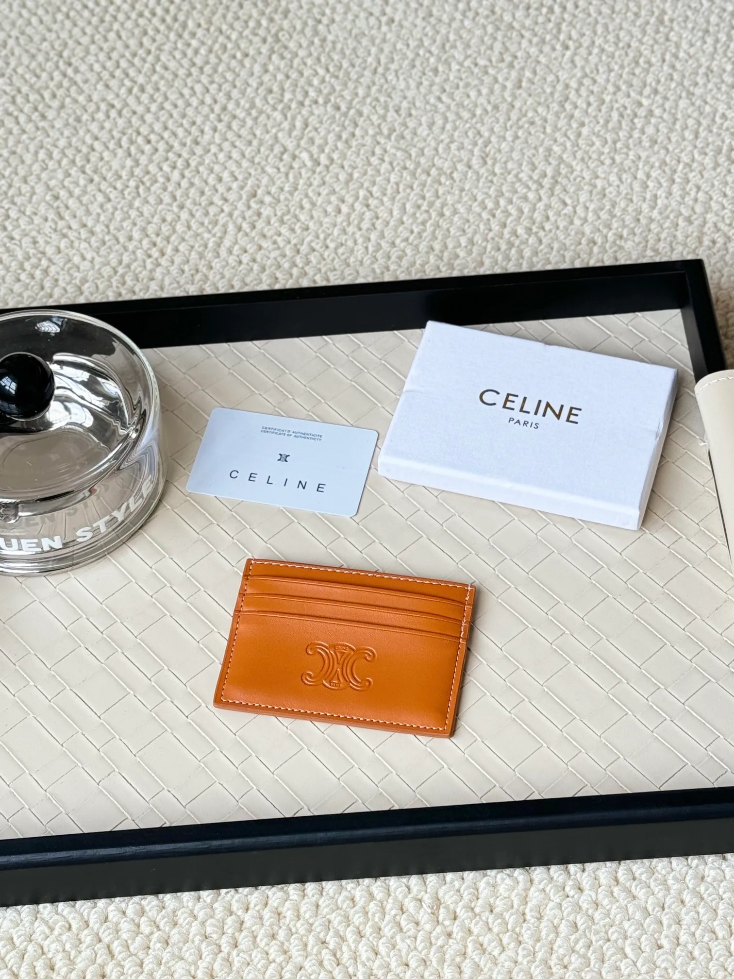 💰100 super mini card holder CELINE's new embossed logo card holder, made of first-layer cowhide, two card slots + one middle pocket Style number: 10L833 Size: 10.5×7cm