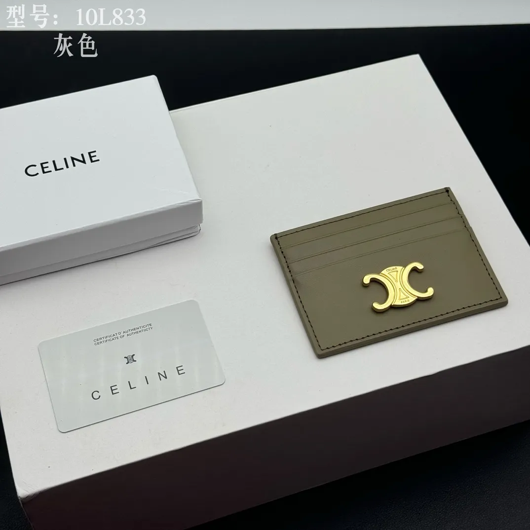 💰90 💎Top quality high version calf leather 💌 𝗖𝗘𝗟𝗜𝗡𝗘 | 𝗧𝗥𝗜𝗢𝗠𝗣𝗛𝗘 Arc de Triomphe small card holder 〰️ Celine's new embossed logo card holder, made of first-layer cowhide, two card slots + one middle pocket. Style number: 10L833 Size: 10.5×7cm