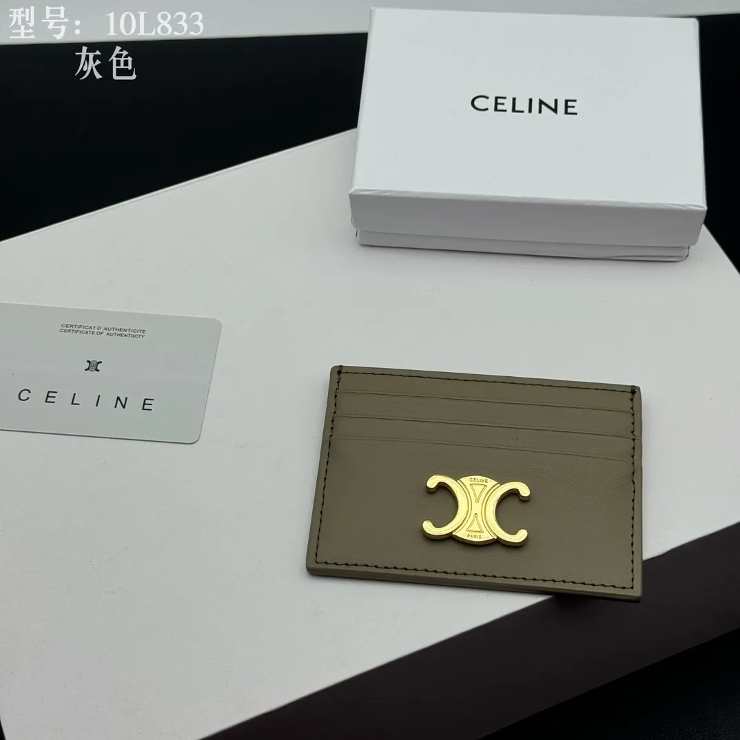 💰90 💎Top quality high version calf leather 💌 𝗖𝗘𝗟𝗜𝗡𝗘 | 𝗧𝗥𝗜𝗢𝗠𝗣𝗛𝗘 Arc de Triomphe small card holder 〰️ Celine's new embossed logo card holder, made of first-layer cowhide, two card slots + one middle pocket. Style number: 10L833 Size: 10.5×7cm