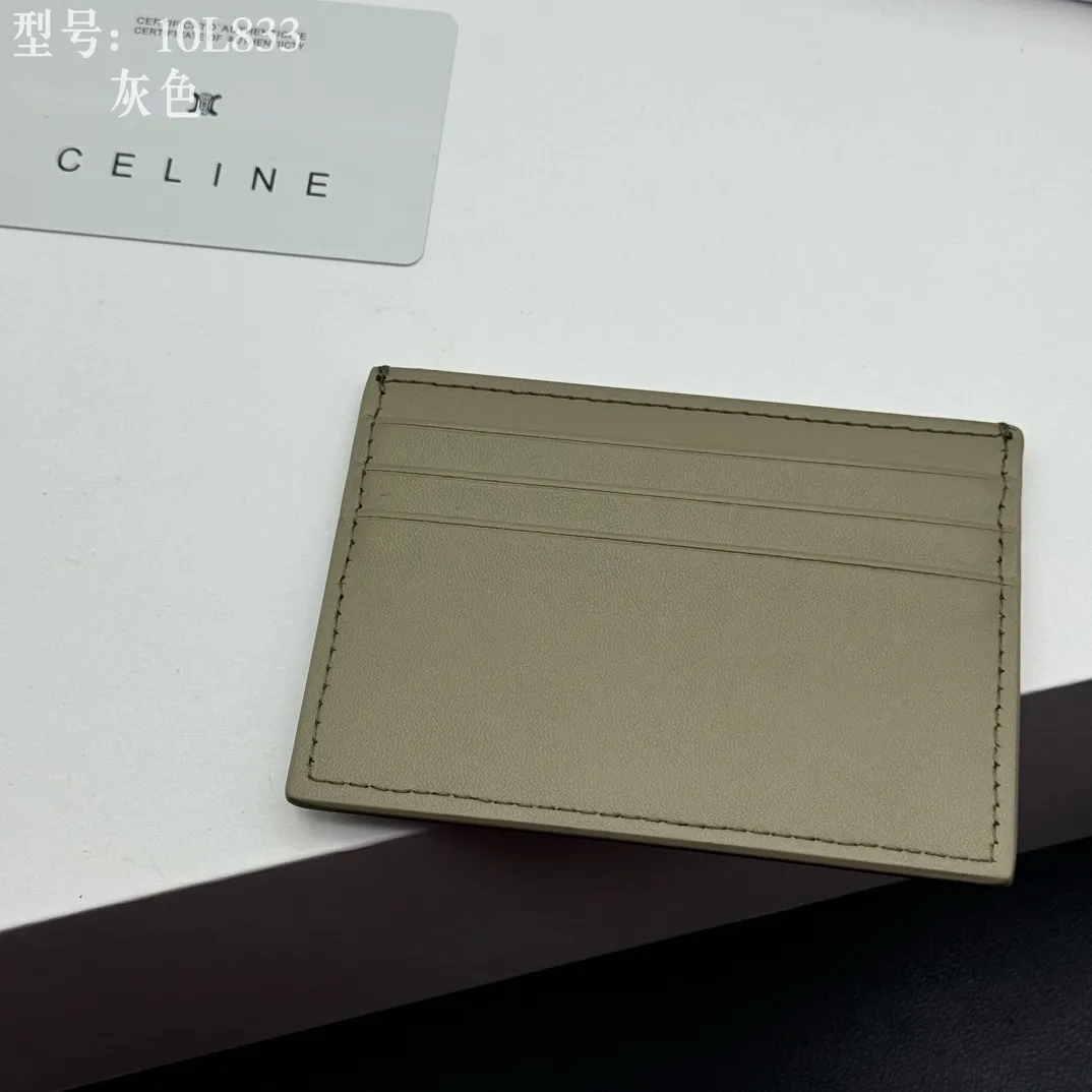 💰90 💎Top quality high version calf leather 💌 𝗖𝗘𝗟𝗜𝗡𝗘 | 𝗧𝗥𝗜𝗢𝗠𝗣𝗛𝗘 Arc de Triomphe small card holder 〰️ Celine's new embossed logo card holder, made of first-layer cowhide, two card slots + one middle pocket. Style number: 10L833 Size: 10.5×7cm