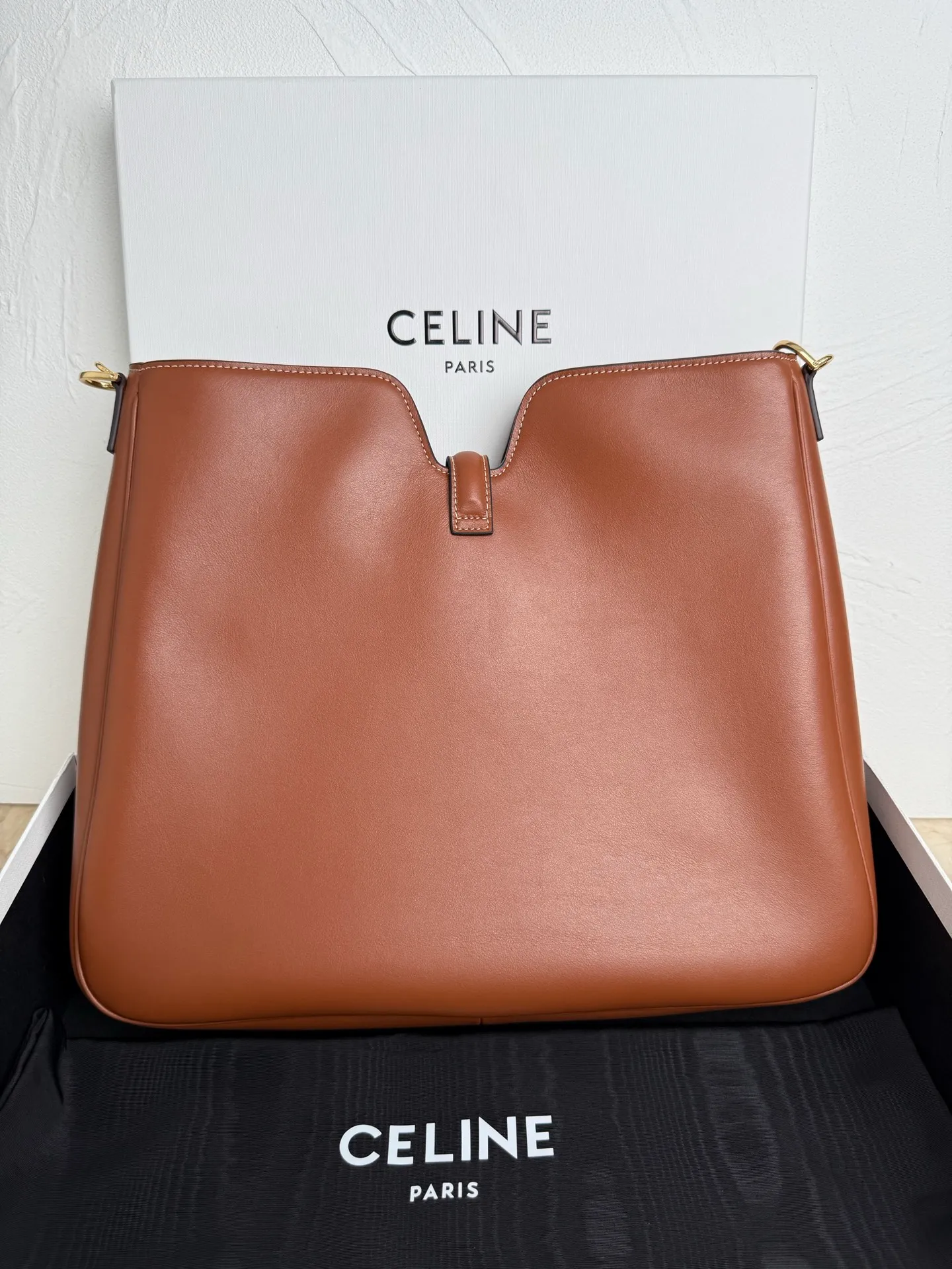 p1840 CAMILLE 16 SOFT Medium Smooth Cow Leather Handbag 14.2 1 detachable hand/shoulder strap, 9.8" (25cm) length 1 detachable and adjustable shoulder strap for cross-body wear, minimum length 16.5" (42cm), maximum length 19" (48cm) Number: 119563FX9.03PA
