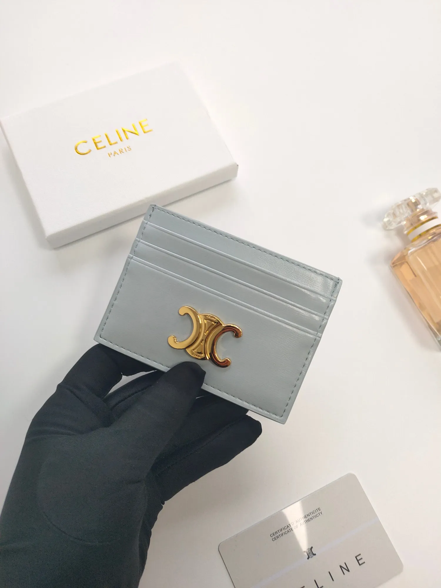 💰90💰CELINE's new embossed logo card holder, made of first-layer cowhide, two card slots + one middle pocket Style number: 10L833 Size: 10.5×7cm