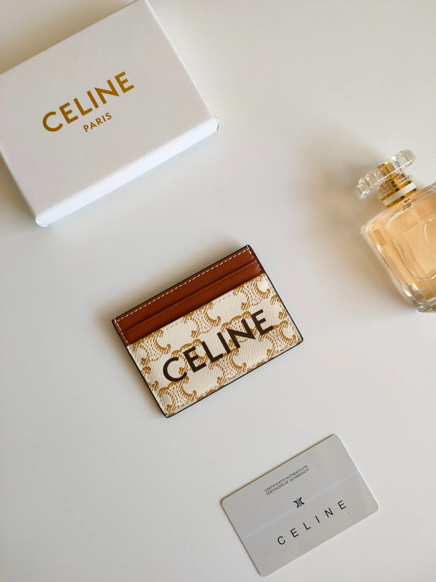 ￥90 CELINE printed logo card holder, coated canvas, genuine leather edging Style number: 10B702 Size: 10.5 X 7cm