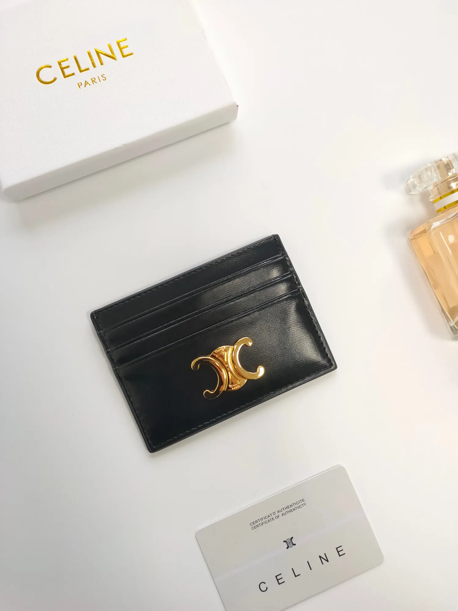 💰90💰CELINE's new embossed logo card holder, made of first-layer cowhide, two card slots + one middle pocket Style number: 10L833 Size: 10.5×7cm