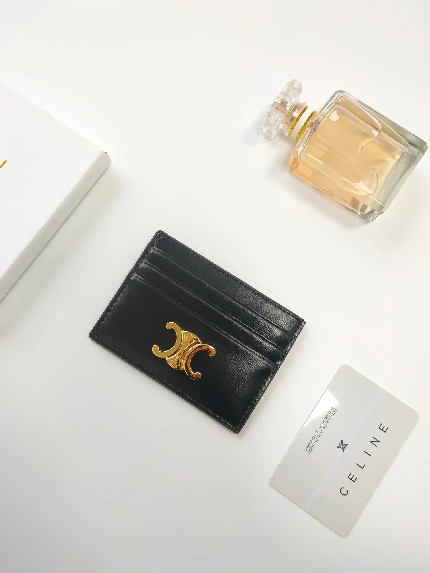 💰90💰CELINE's new embossed logo card holder, made of first-layer cowhide, two card slots + one middle pocket Style number: 10L833 Size: 10.5×7cm