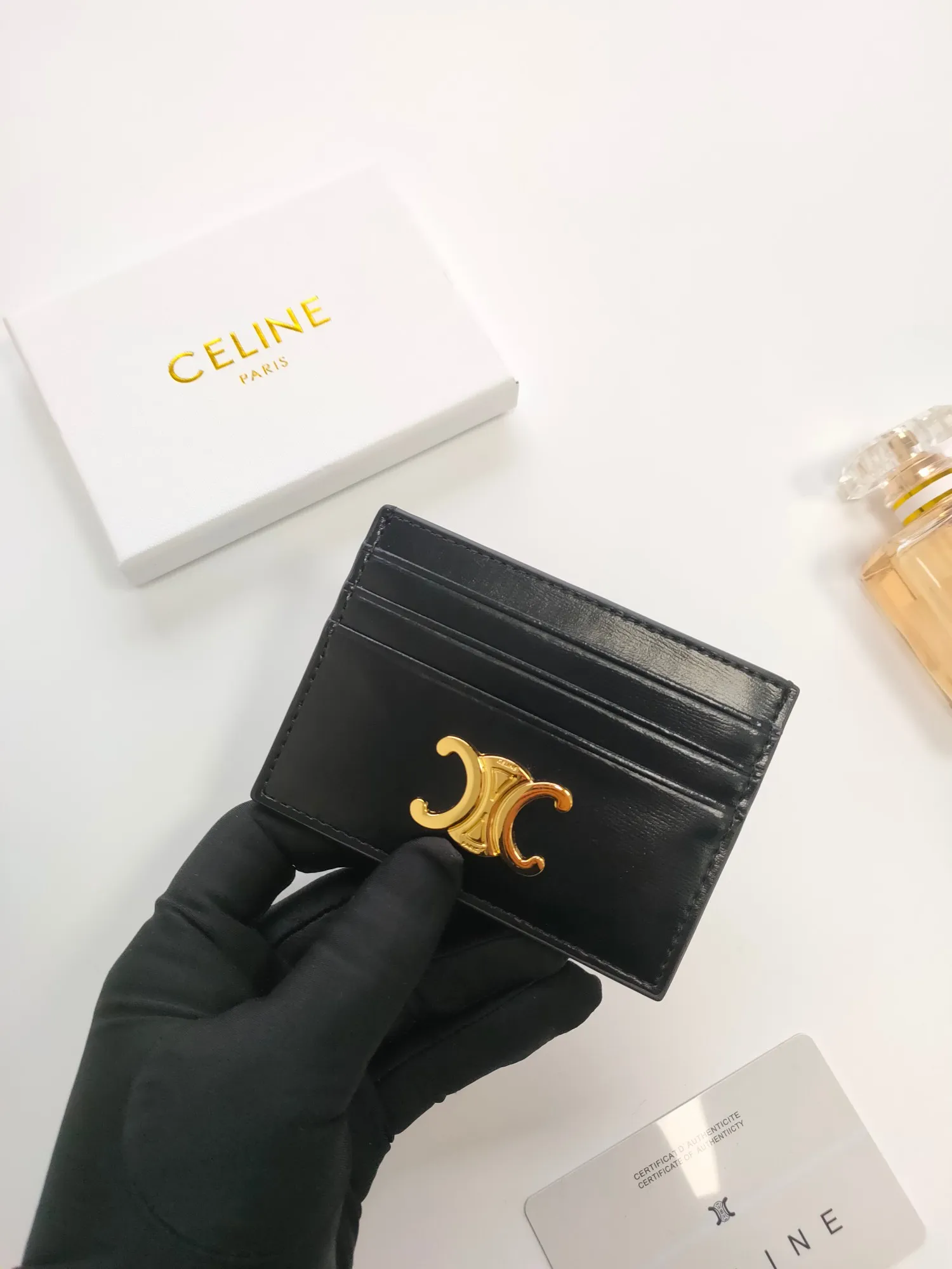 💰90💰CELINE's new embossed logo card holder, made of first-layer cowhide, two card slots + one middle pocket Style number: 10L833 Size: 10.5×7cm