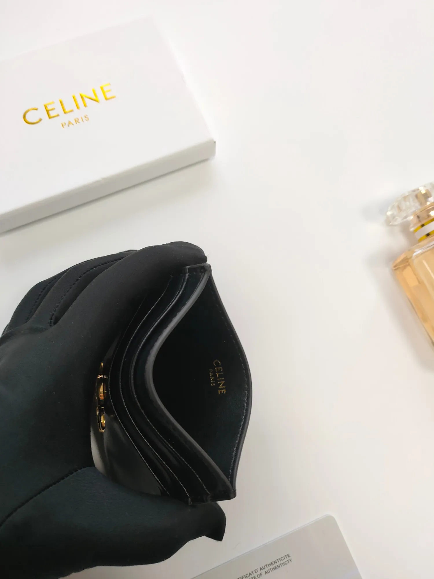 💰90💰CELINE's new embossed logo card holder, made of first-layer cowhide, two card slots + one middle pocket Style number: 10L833 Size: 10.5×7cm